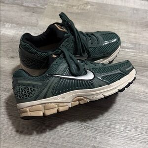Nike Forest Green and Beige Sneakers